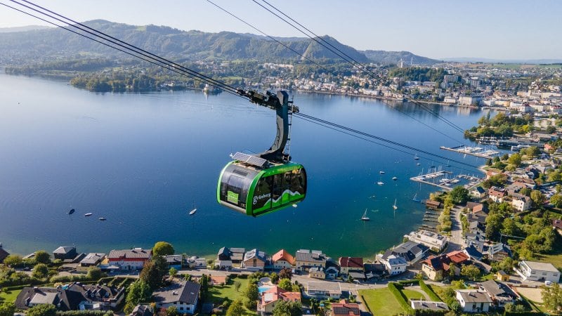 Grünberg-Seilbahn über Gmunden mit Blick auf den Traunsee