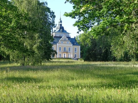 Villa Toscana zwischen alten Bäumen im Toscanapark Gmunden