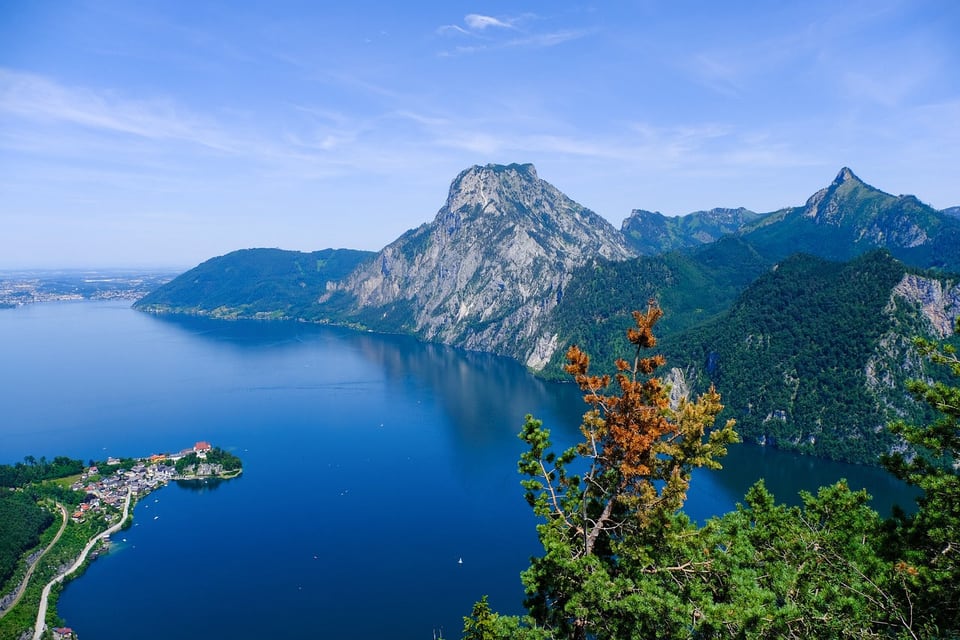 Traunstein und Traunsee aus erhöhter Perspektive